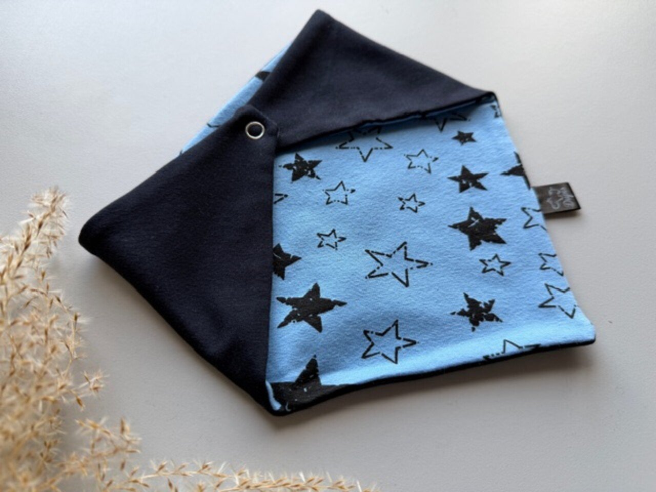 Kaklaskarė mėlyname fone ,,Žvaigždė"