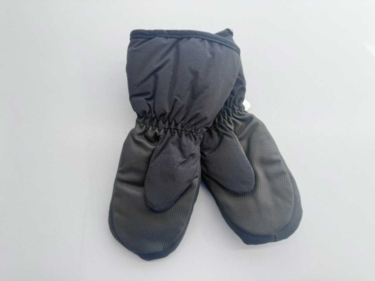 Neperšlampamos pirštinės pastelinės ,,Juoda" 1