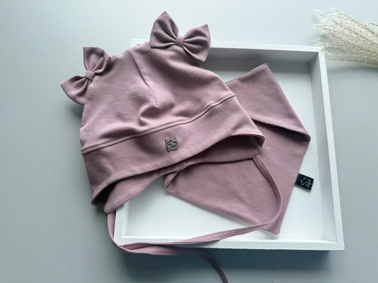 Plona kepurė su raišteliais ,,Dusty rose"