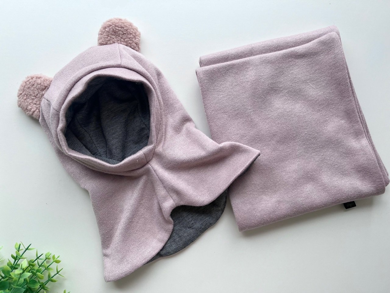 46-48 cm Megztas žiemos šalmukas su bear ausytėm  ,,Pelenų rožinė"