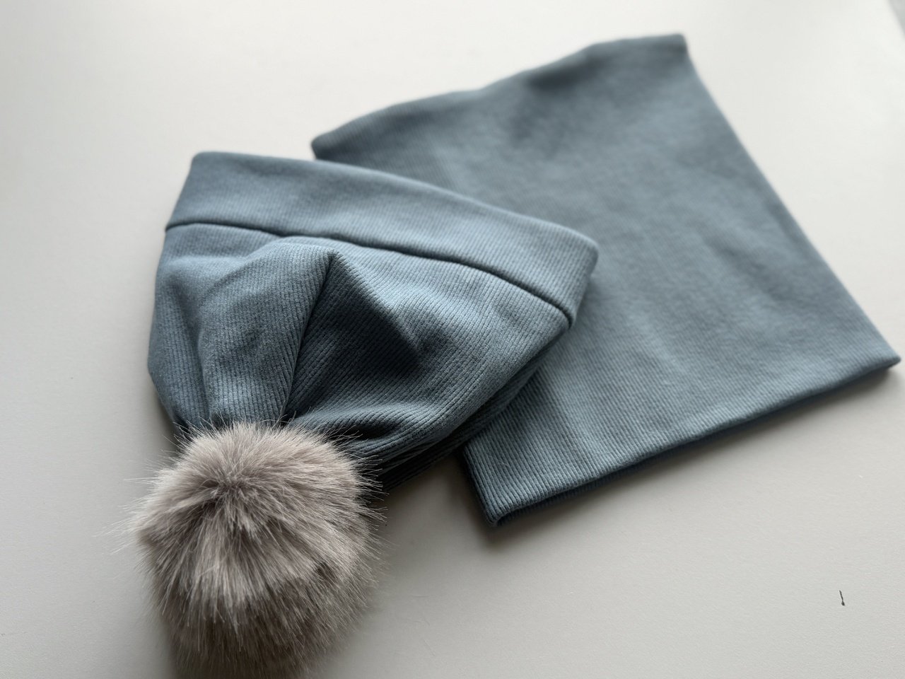 Kepurės ir movos komplektas  ,,Prada blue"