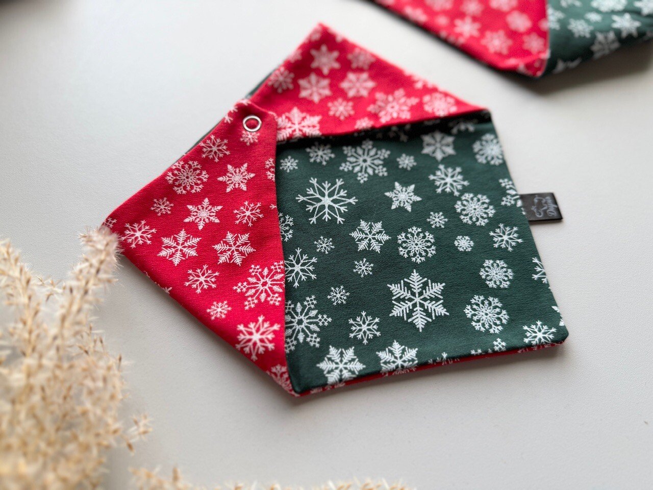 Kaklaskarė  kalėdinės snaigės ,,Raudona ir žalia"