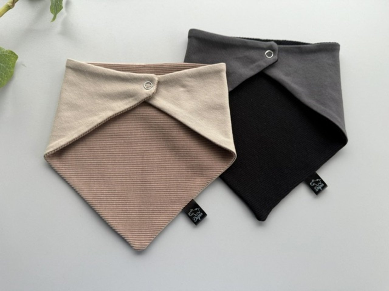 Kaklaskarių rinkinys ,,Smėlis/juoda”