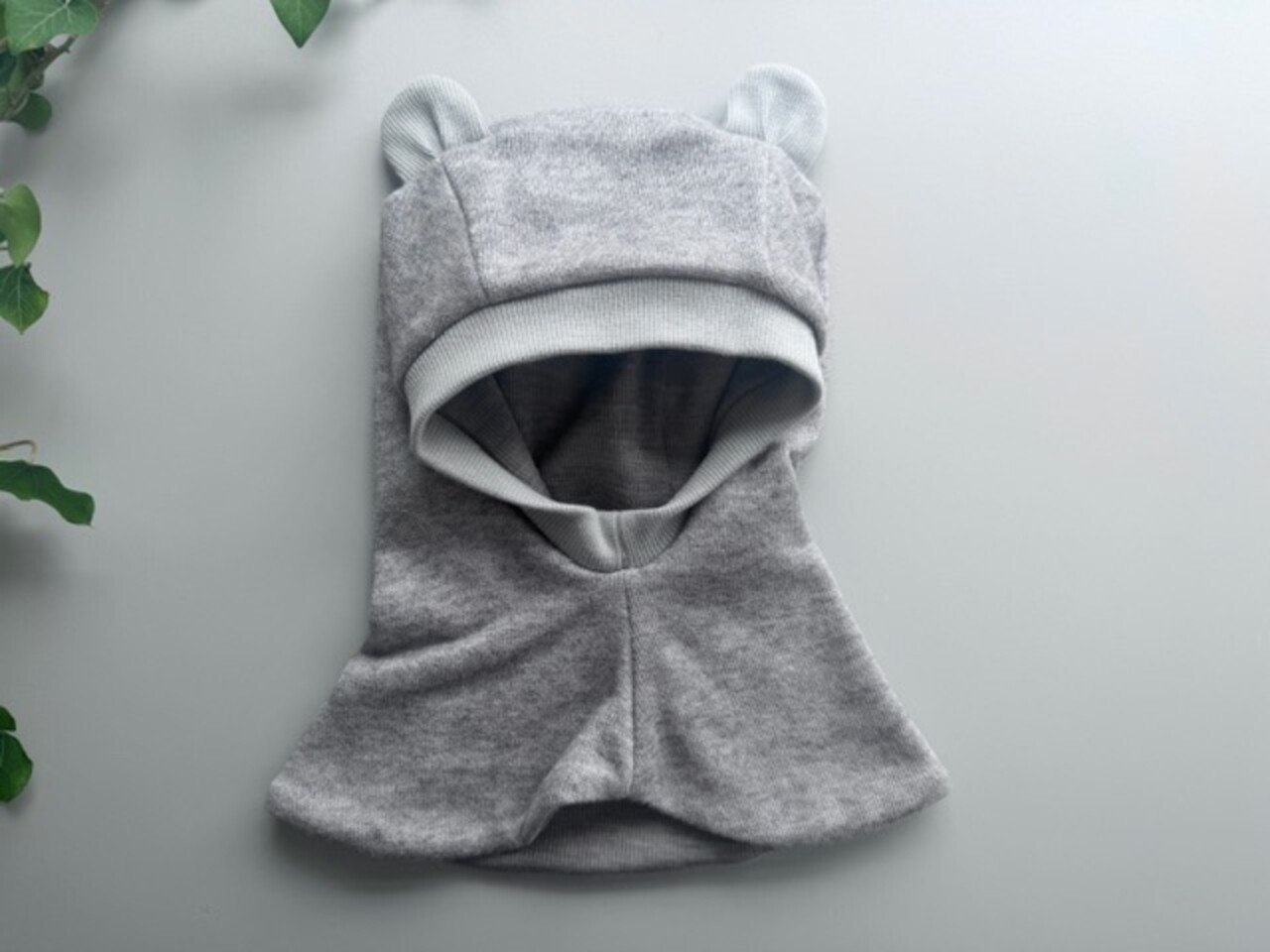 Megztas žiemos šalmukas su merino vilna ,,Pilka”