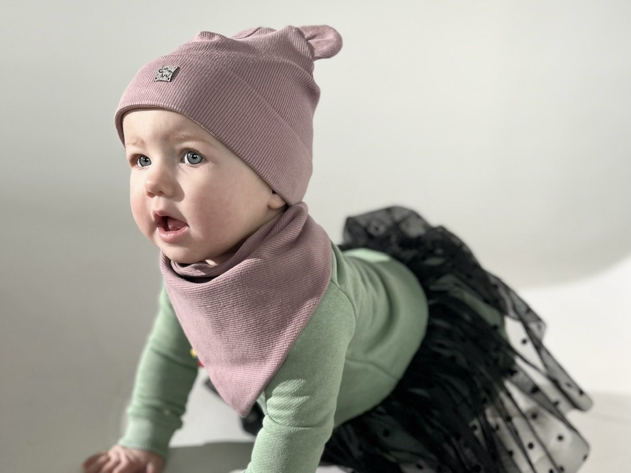 Kepurė su pasirinktu kaklo aksesuaru ,,Dusty rose" 5