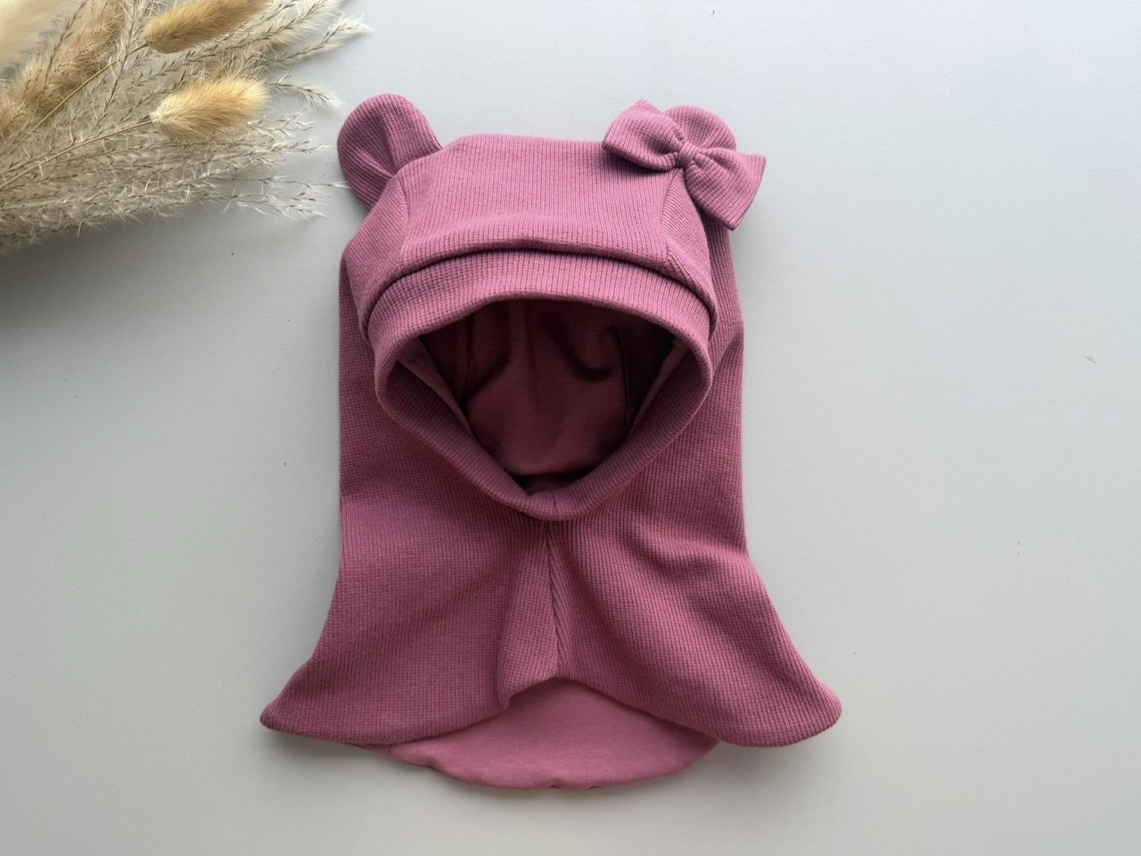 Šalmukas su ausytėm ,,Smoke lilac"