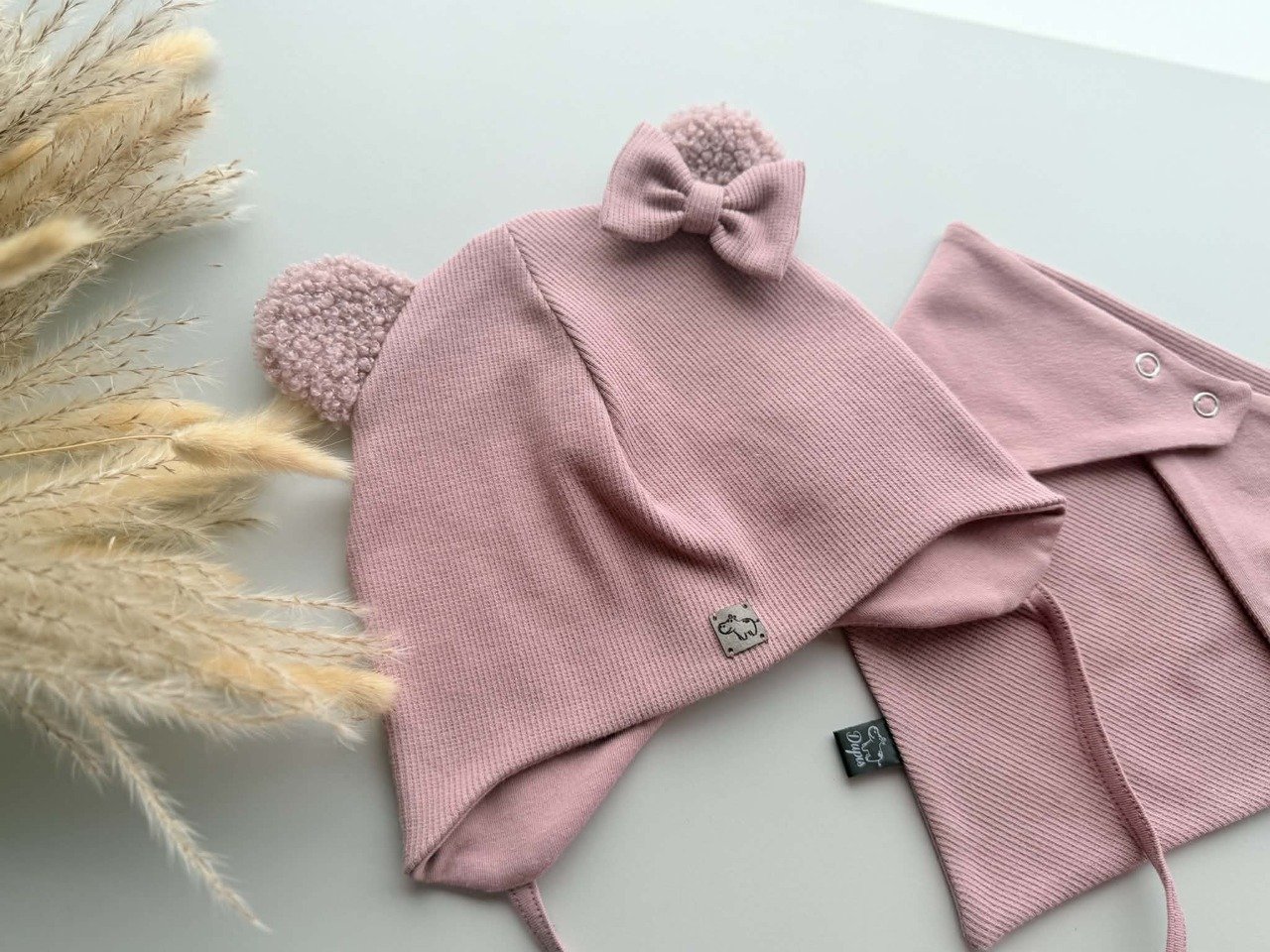 Dusty rose  su raišteliais ,,Bear ausytės” 1