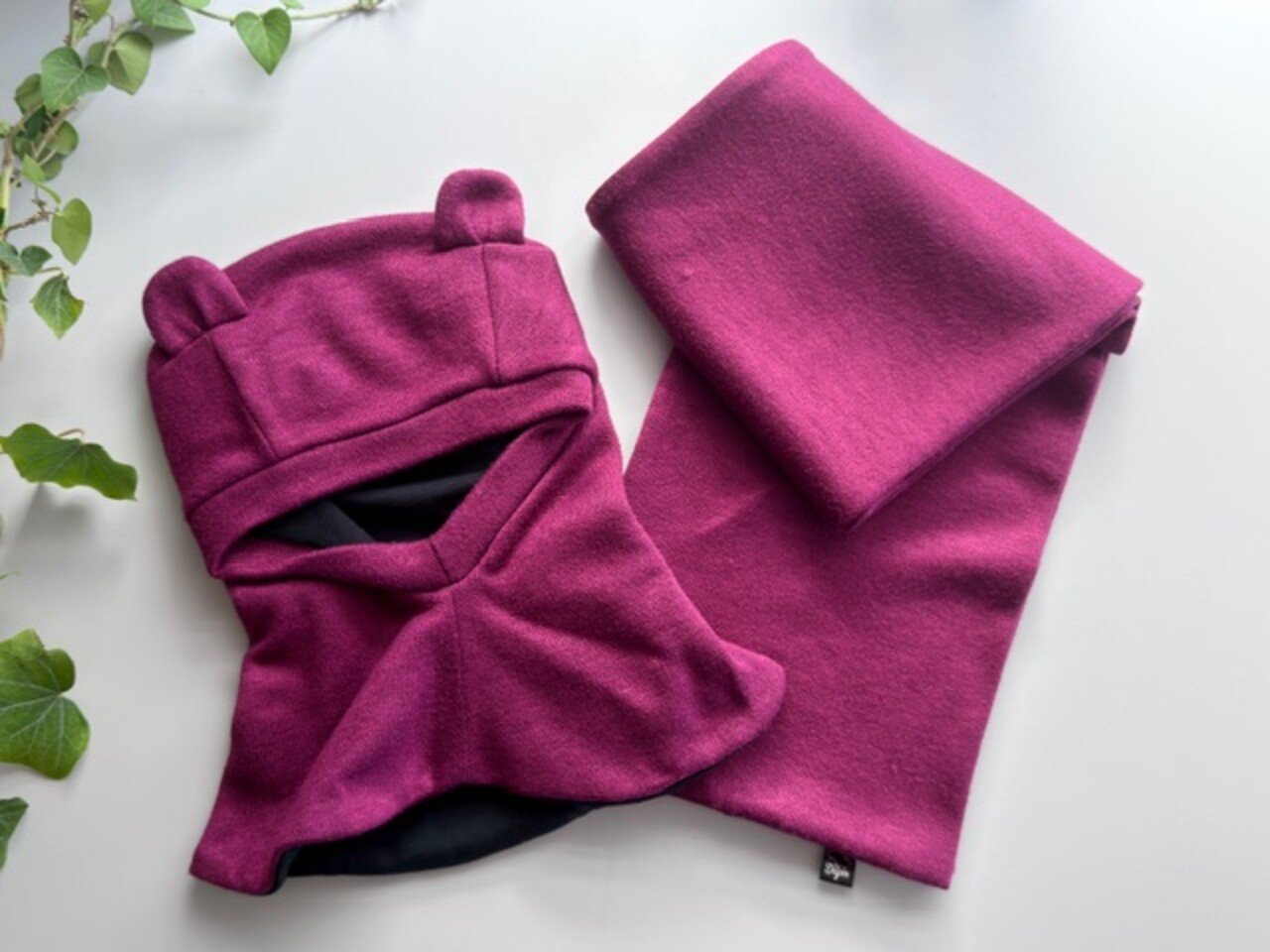 Megztas žiemos šalmukas su merino vilna ,,Ciklamenas"