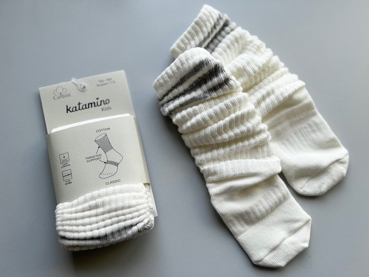 Ilgos surauktos kojinės ,,Balta"