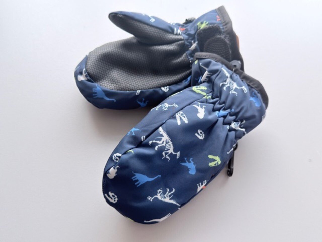 Neperšlampamos kūdikių  pirštinės ,,Dinozaurai"