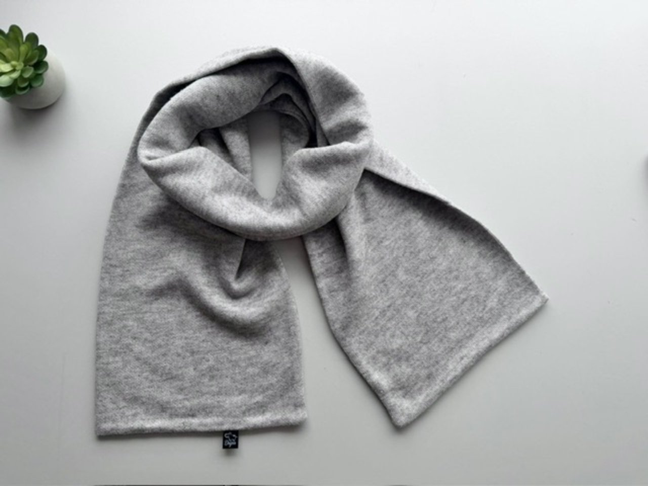 Žieminis šalmukas su bumbulais ,,Pilka” 3