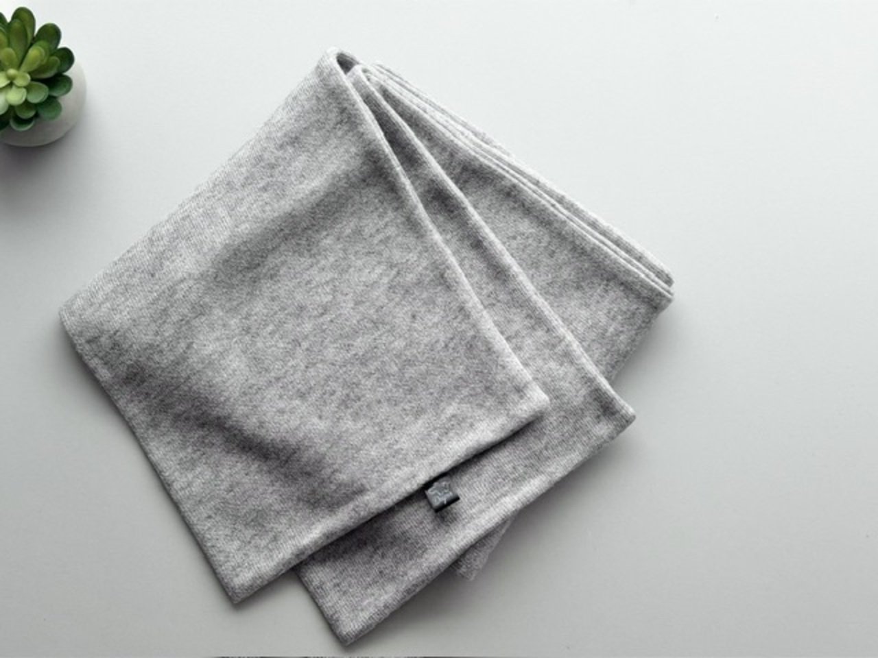 Žieminis šalmukas su bumbulais ,,Pilka” 6