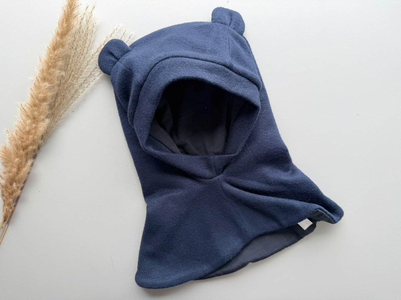 46-48 cm cm Megztas žiemos šalmukas su Bear ausytėm ,,Mėlyna"