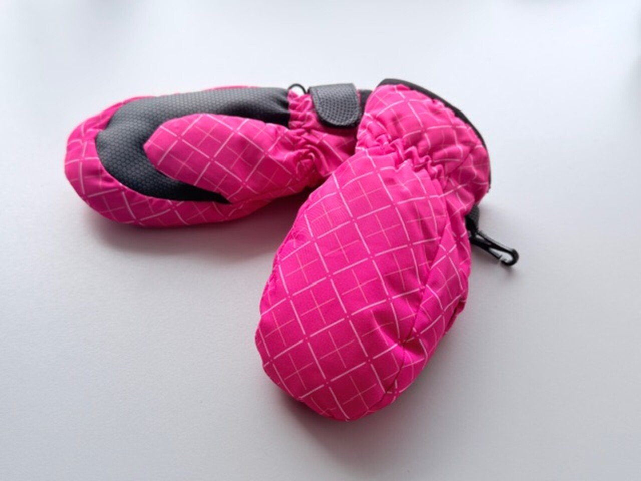 Neperšlampamos kūdikių  pirštinės ,,Rožiniai langeliai"