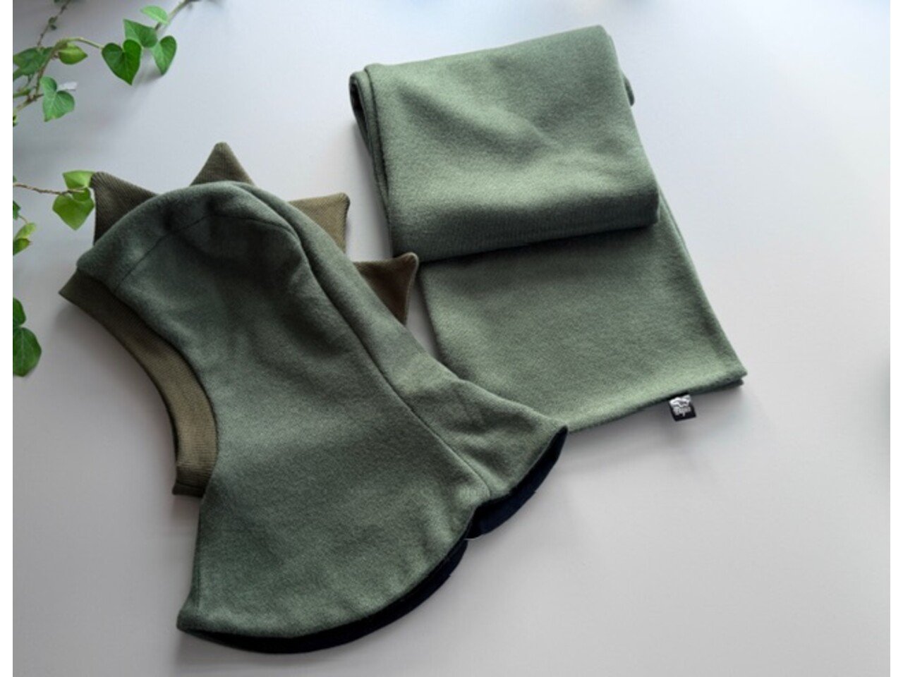 Megztas žiemos šalmukas drakoniukas ,,Chaki”