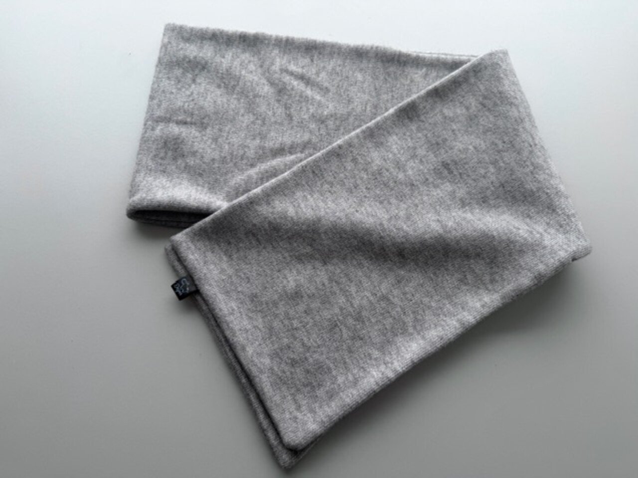 Megztas žiemos šalmukas su merino vilna ,,Pilka su bumbulu" 4