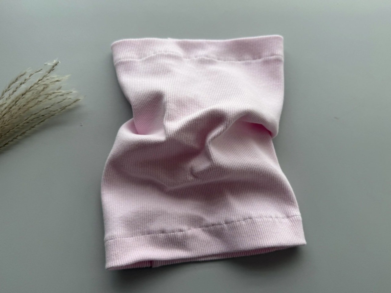 Kepurė su raišteliais ,,Light chrystal pink" 2