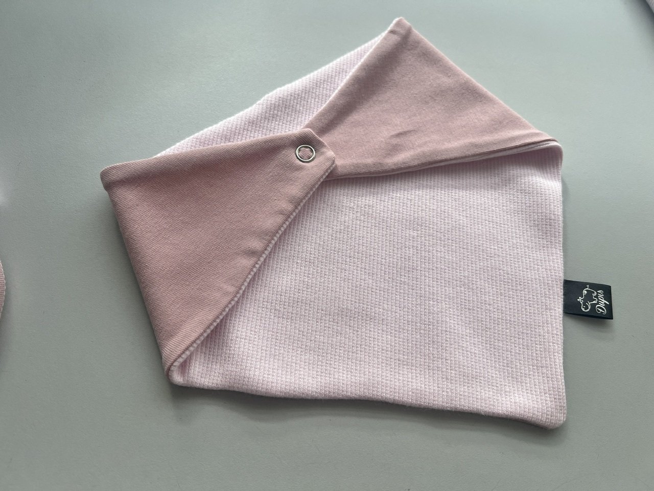 Kepurė su raišteliais ,,Light chrystal pink" 1