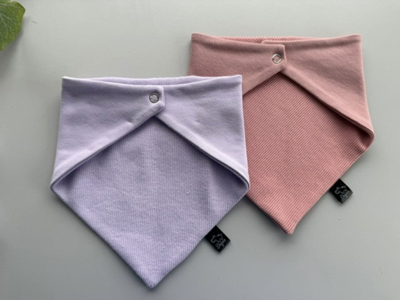 Kaklaskarių rinkinys ,,alyvinė/rose”