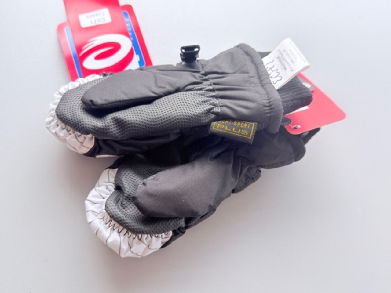 Žieminės pirštinės juodos ,,Ryklys" 1