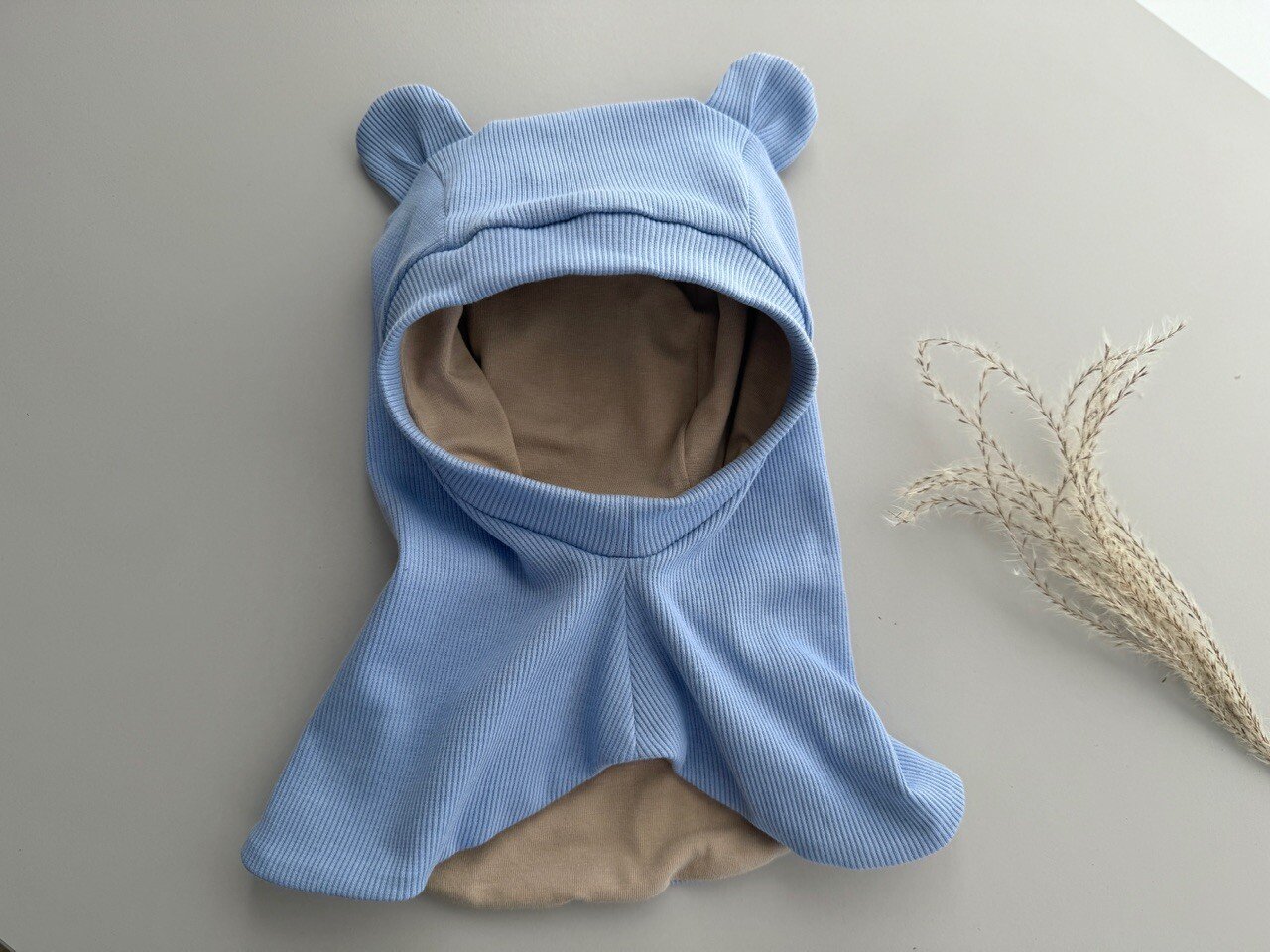 Šalmukas su spygliais ,,Serenity Ausytės”