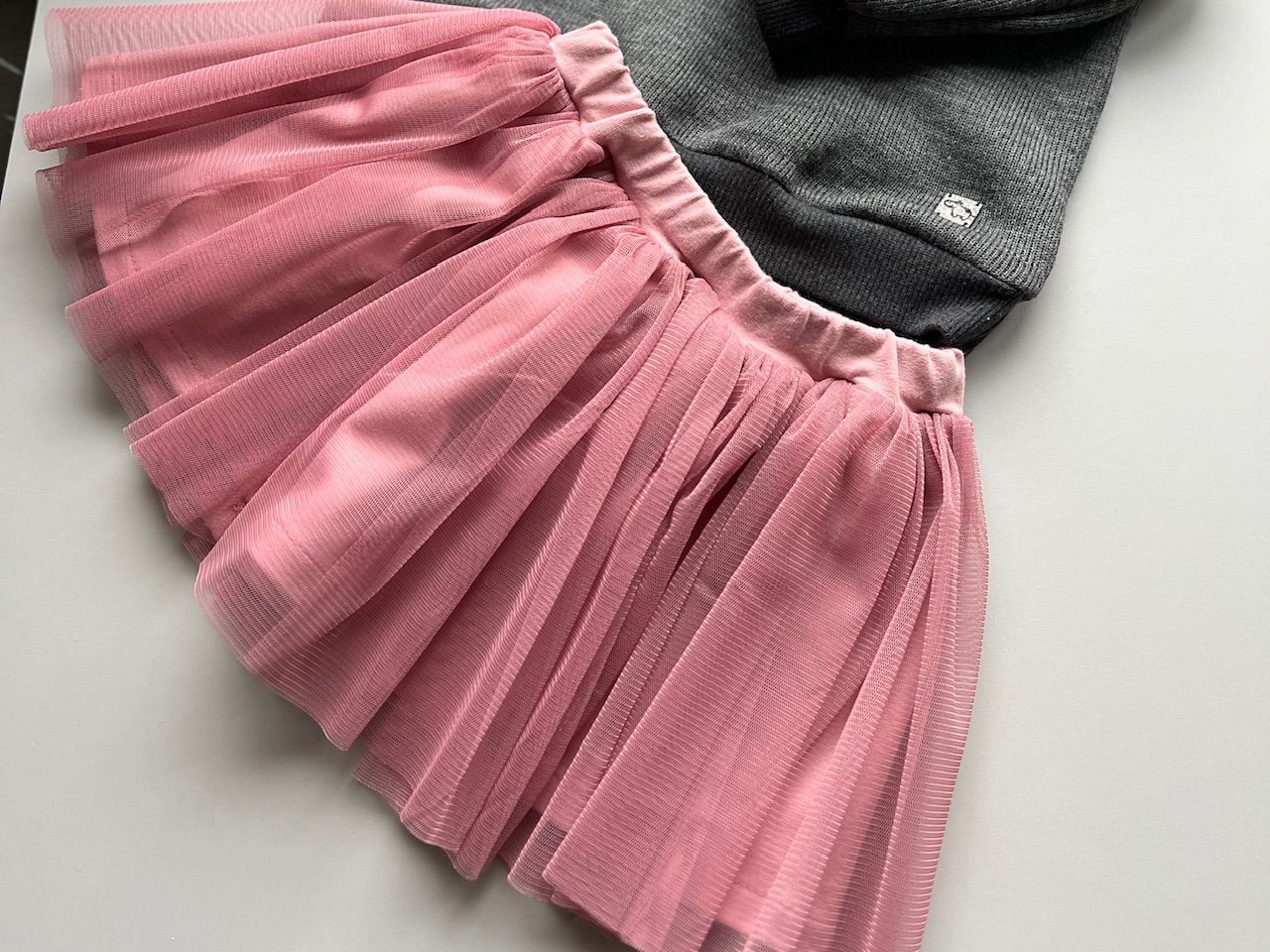 Rožinis  tiulio sijonas