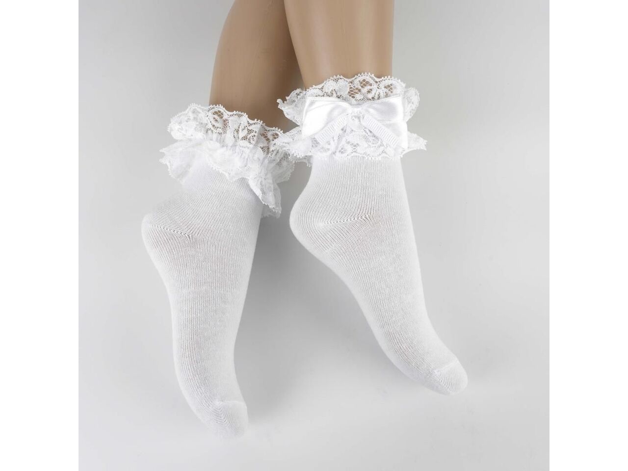 Baltos mergaičių kojinės su papuošimais